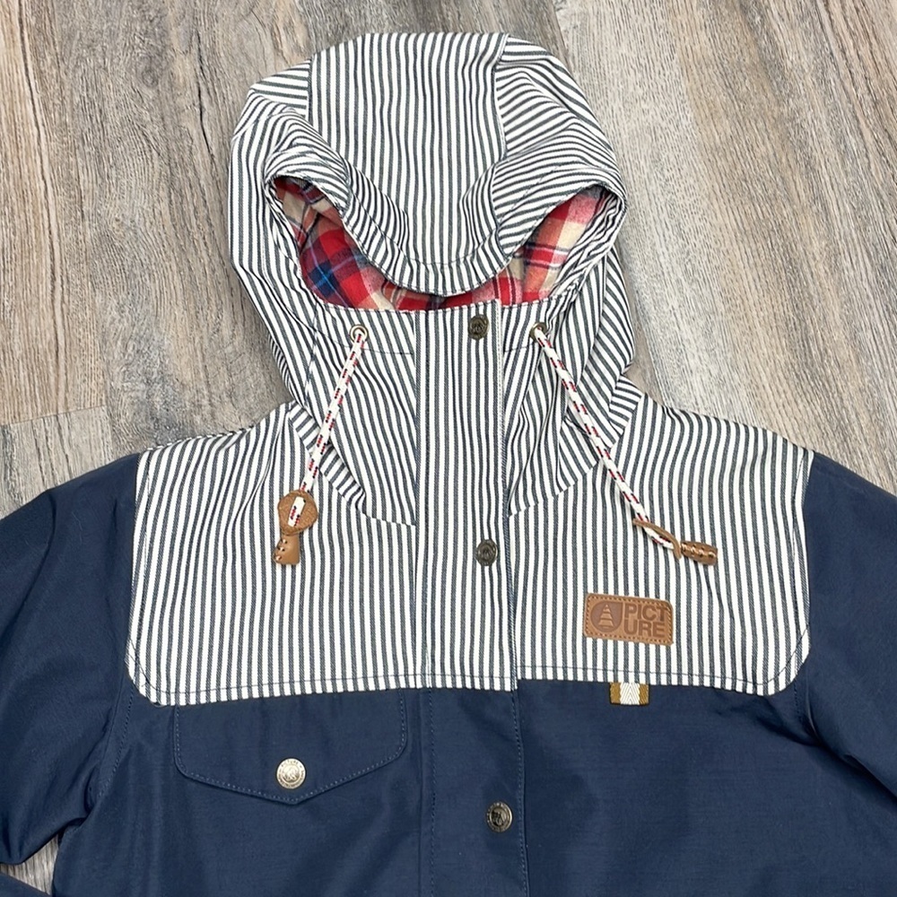 Picture Organic Women’s Navy Blue and White Hooded Snow Jacket, size small - Picture 2 of 15